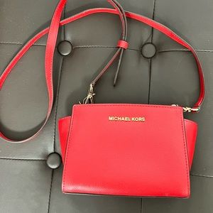 Brand New Michael Kors Selma Crossbody in colourway red leather.